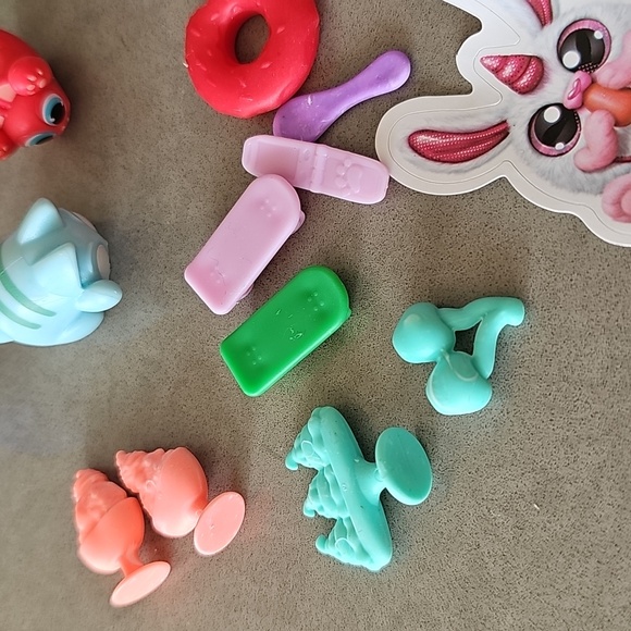 ✨️SOLD✨️Lost Kitties Collection x37 Lot - Picture 9 of 10